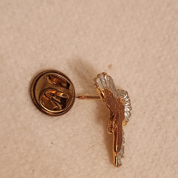 Lot of Small Brooches and Lapel Pins - Picture 14 of 16